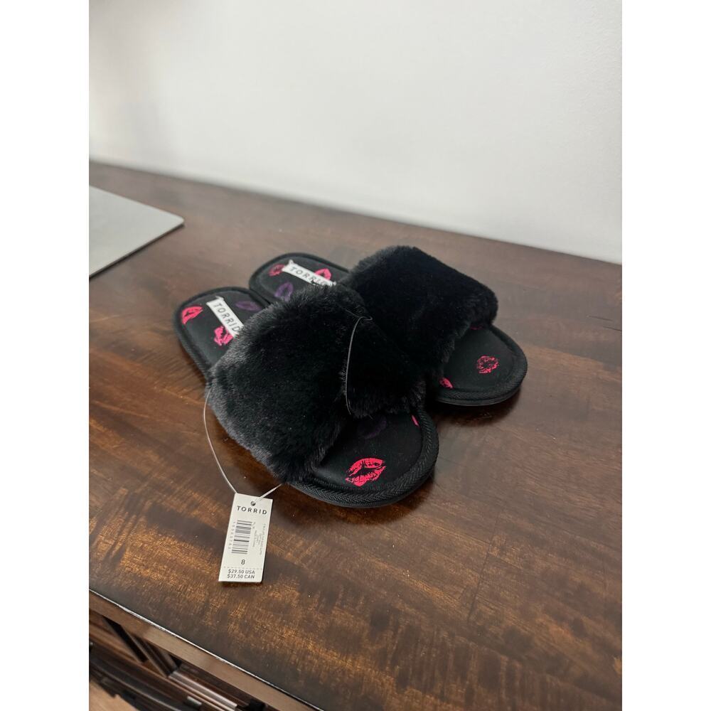Torrid Black Fuzzy Slippers 8W - NWT - Picture 2 of 6